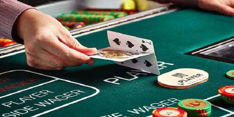 Luật chơi baccarat dựa trên cách tính điểm các lá bài